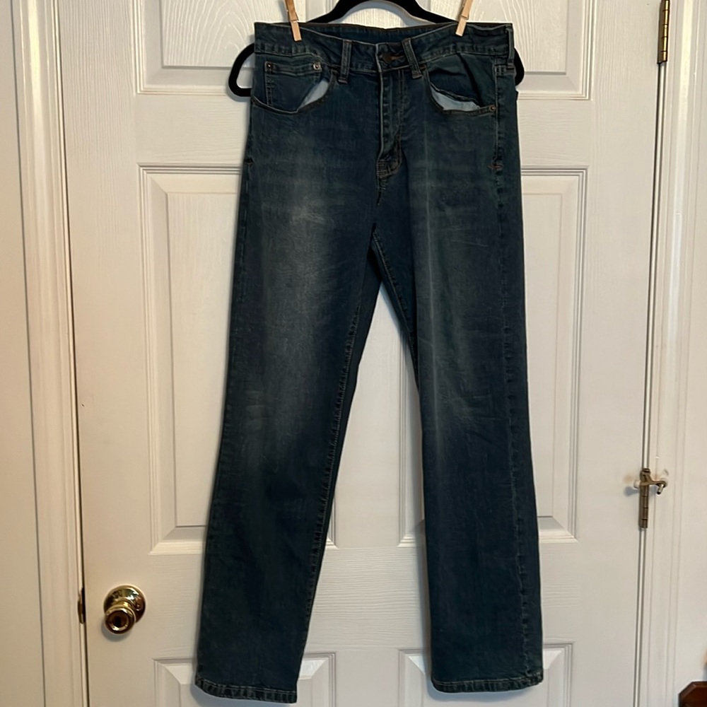 MEN'S IZOD BLUE JEANS SIZE 32 X 32 RELAXED FIT 70% COTTON, 26% POLYESTER ++